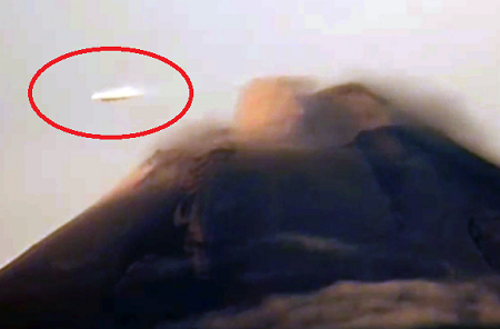 Disco bianco sconosciuto “UFO” trabocca il vulcano Popocatepetl attivo in Messico “Live Video”