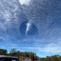 Un UFO ammantato passa sopra la squadra di calcio femminile a Buderim, in Australia, il 1 luglio 2026, UAP Sighting News.